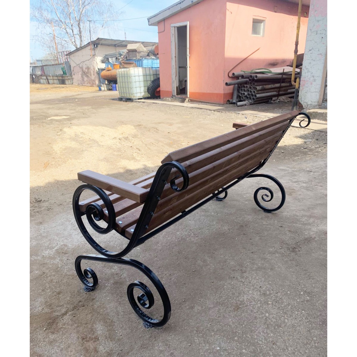 Кованная парковая скамья Французская лоза с подлокотниками 23 м.