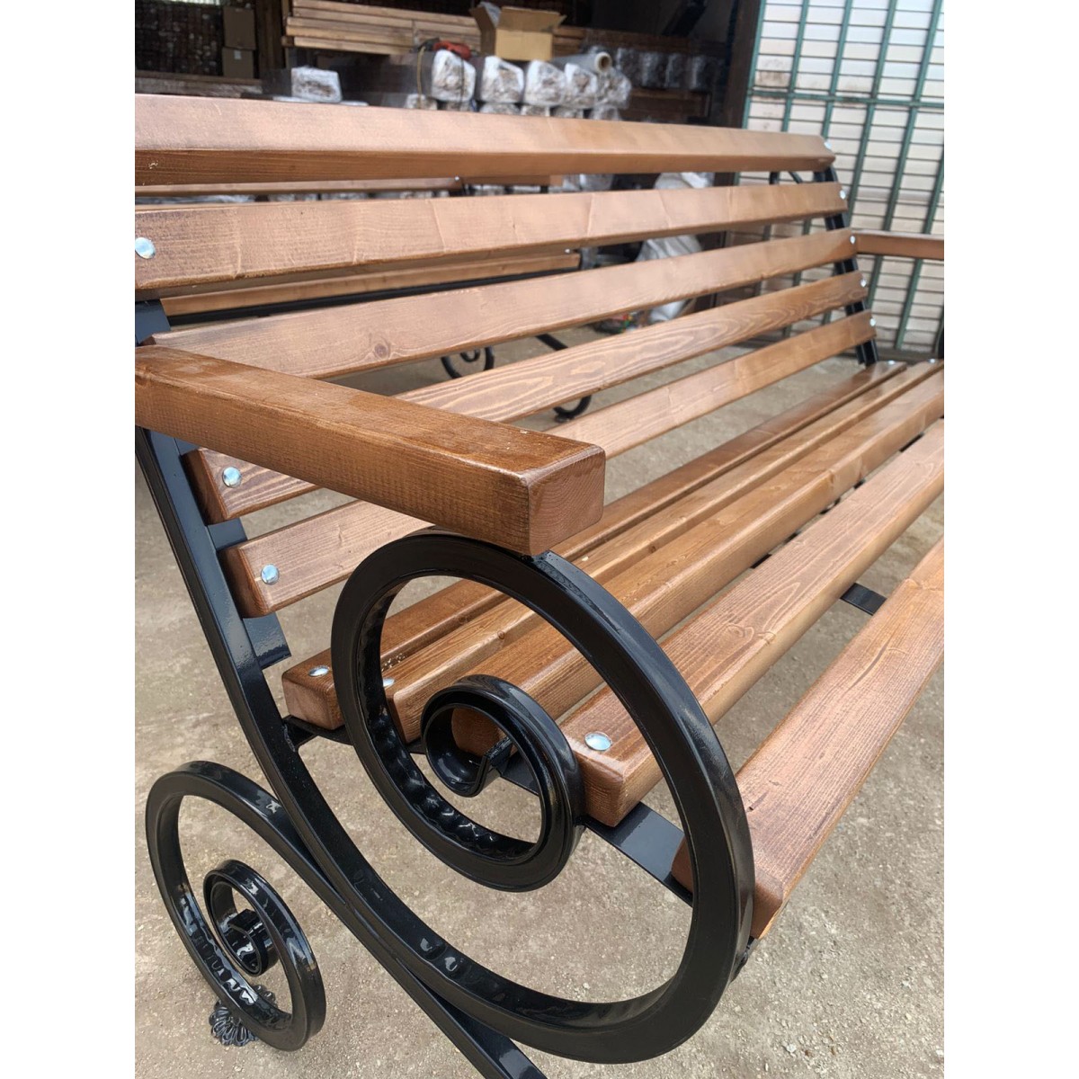 Кованная парковая скамья Французская лоза с подлокотниками 23 м.